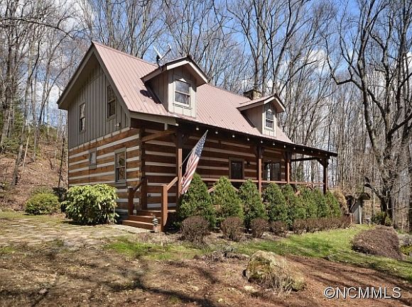 1st image of 44 Silverbell Ln