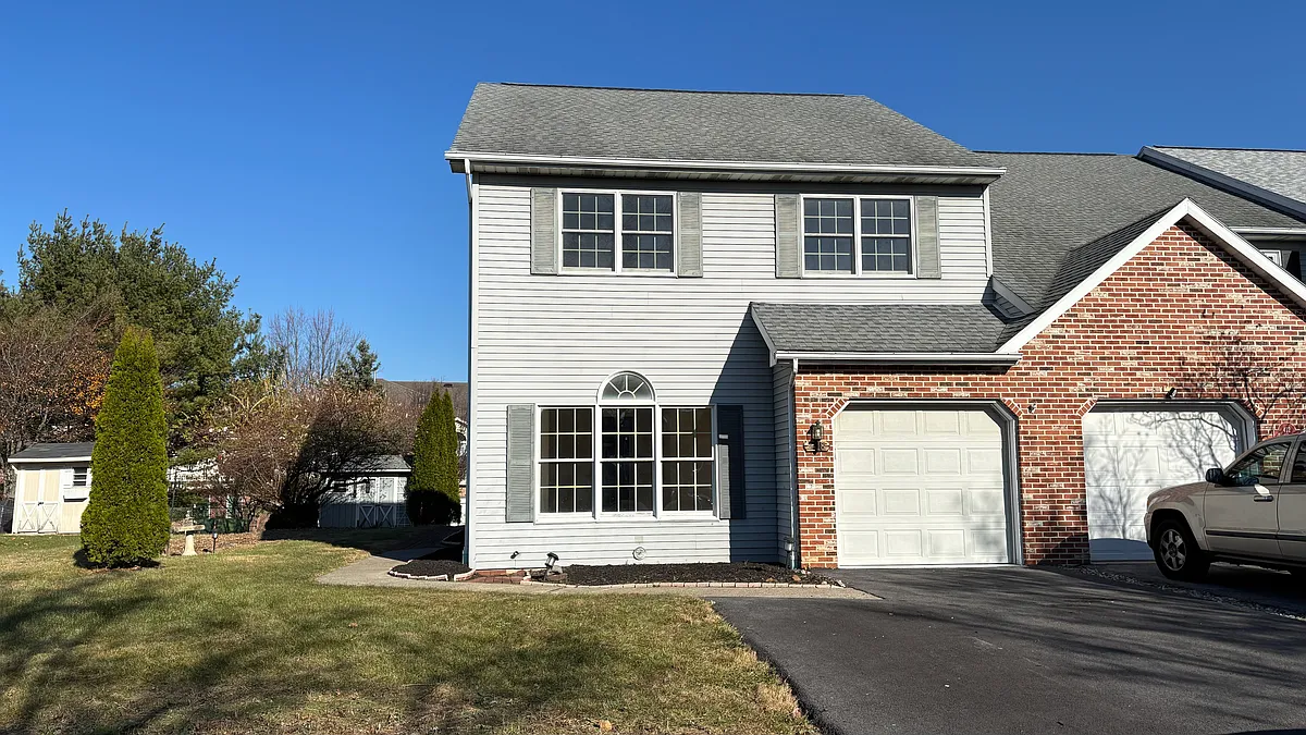 Building Photo - 408 Tamarack Dr