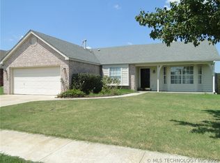 910 W Regatta Ln, Oologah, OK 74053