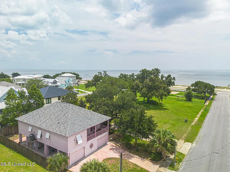 126 Miramar Ave — Photo 2