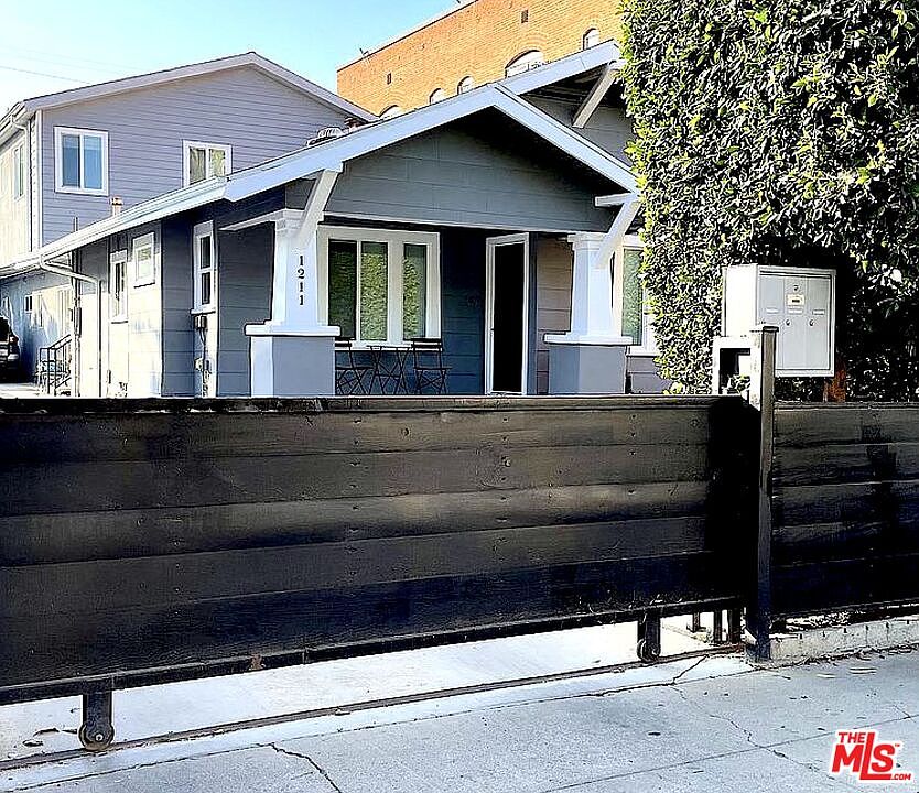1st image of 1211 N Beachwood Dr