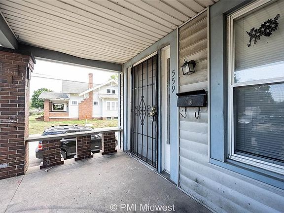 3rd image of 559 N Oakland Ave