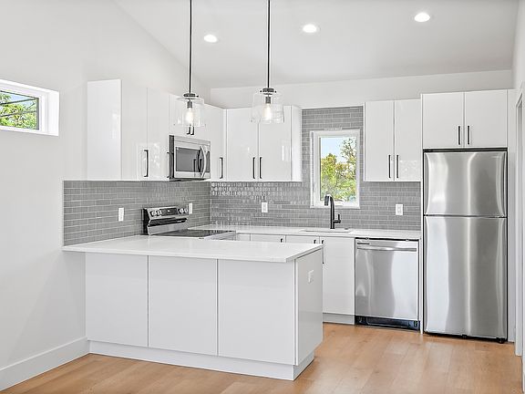 4th image of 2560 4th Ave S #1/2