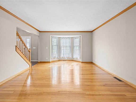 4th image of 97 Wakecliffe Dr