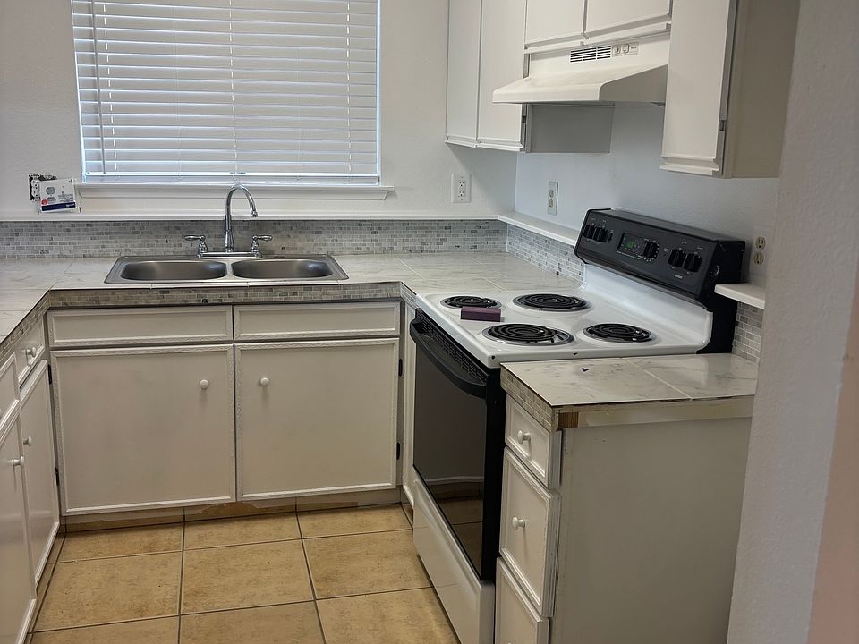 1st image of 3314 W Shields Ave APT 101