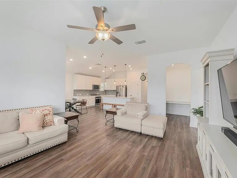 1808 Donetto Dr — Photo 6
