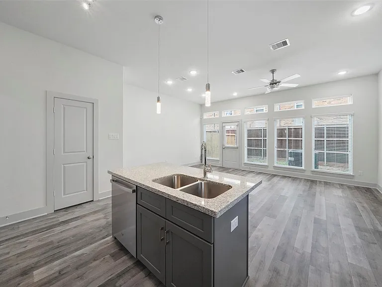 7242 Saint Augustine St #B — Photo 7