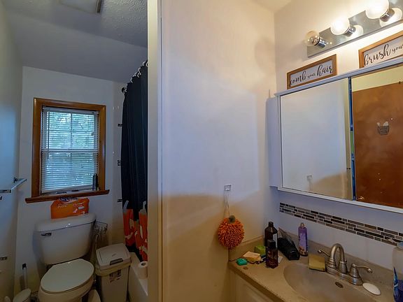 4th image of 1405 Belnap St