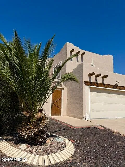 3 bed, 2.5 bath, 1677 sqft, $1,895 — Photo 2