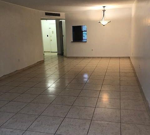 4th image of 1701 NE 191st St APT 319