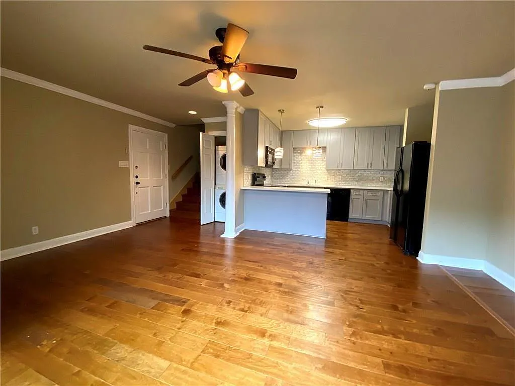 2 bed, 1.0 bath, 934 sqft, $1,700 — Photo 3