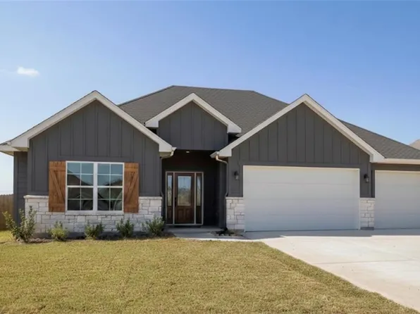 11109 E 209th St, Peculiar, MO 64078