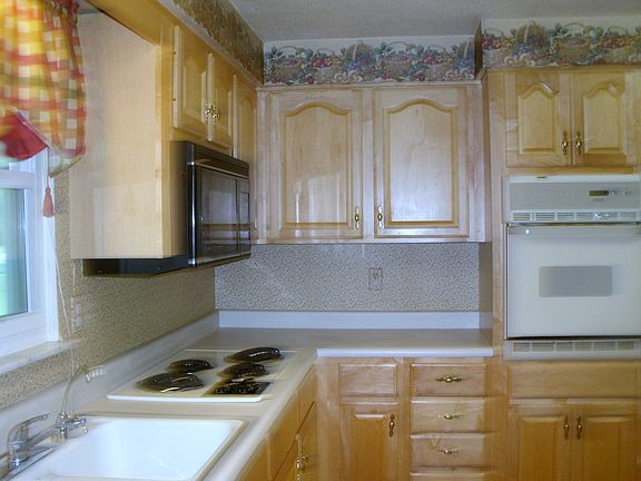 5th image of 328 Bridle Ln S