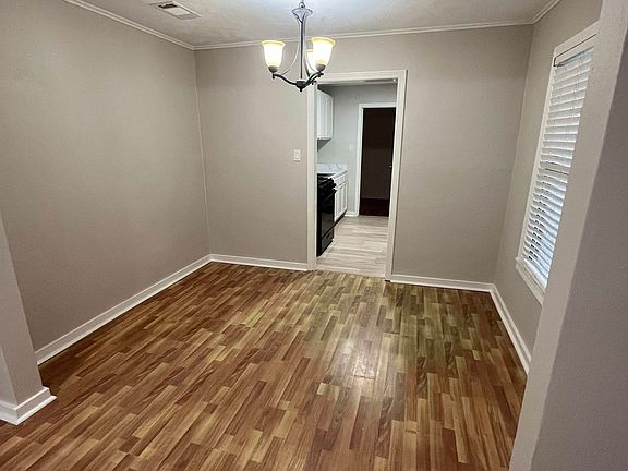 3rd image of 1855 Central Dr