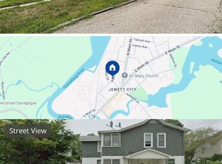 66 Mathewson St #68, Jewett City, CT 06351