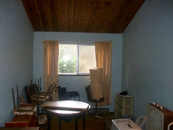 5th image of 1368 SE Carl Pickel Dr