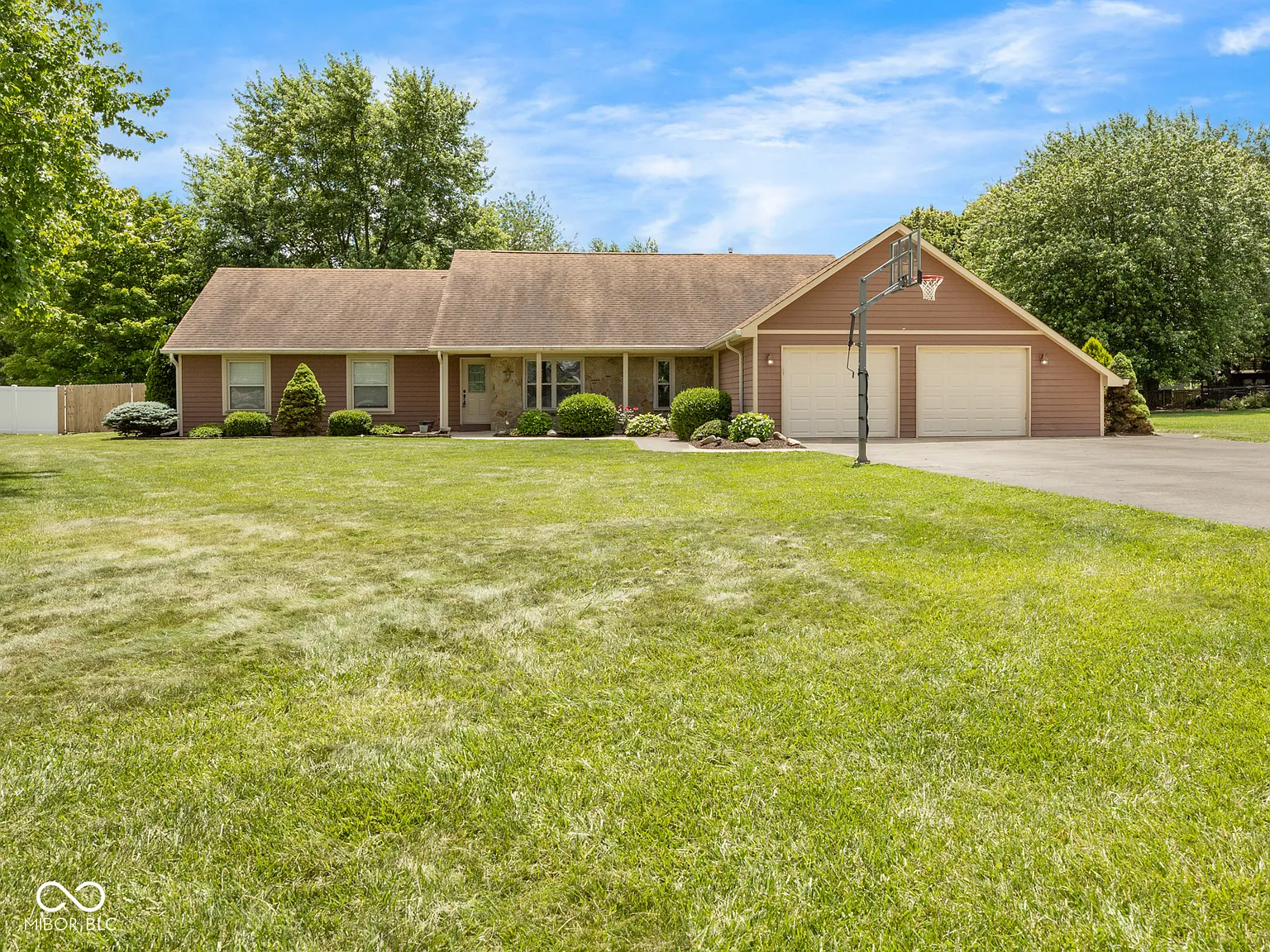 8029 W Twilight Dr photo 1