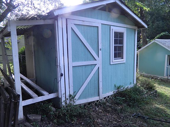 3rd image of 904 Kennington Hills Dr