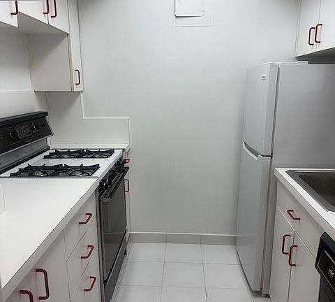 5th image of 100 W 57th St #15B
