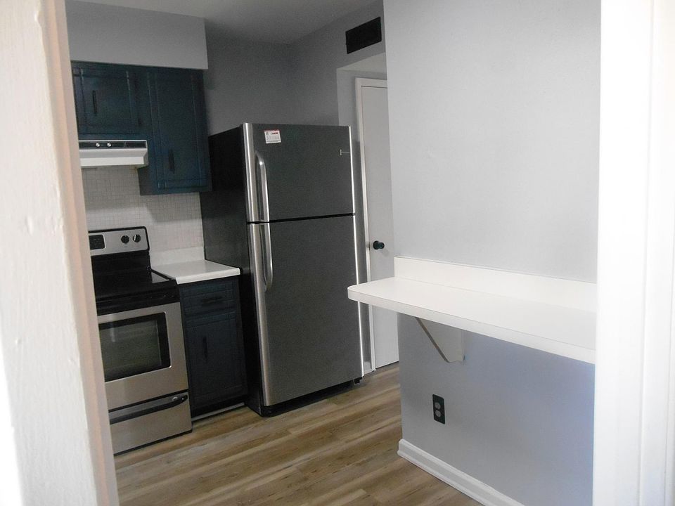 small breakfast bar in kitchen