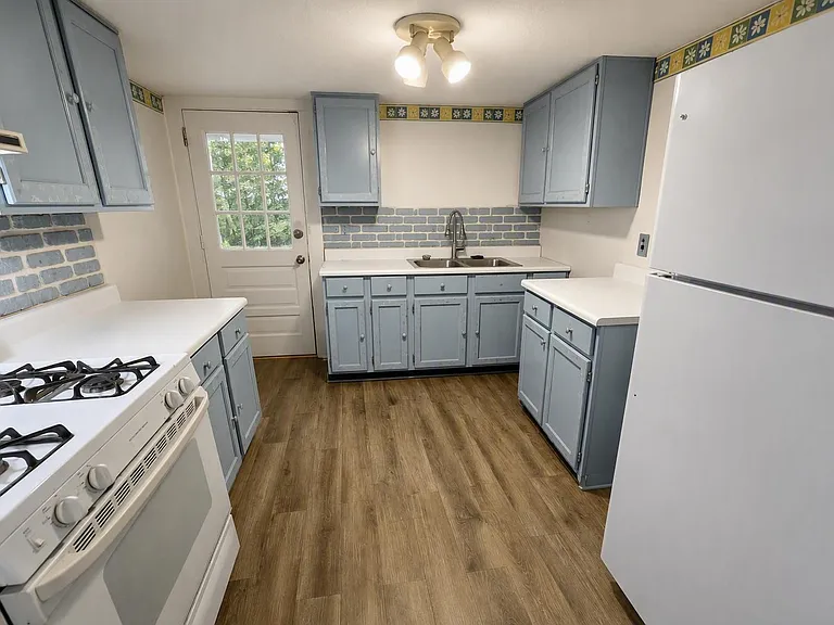 Furnished Kitchen