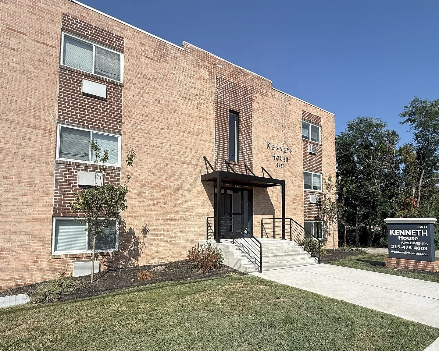 Kenneth House Apartments — Photo 1