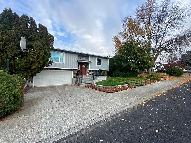 620 Sherman Dr — Photo 2