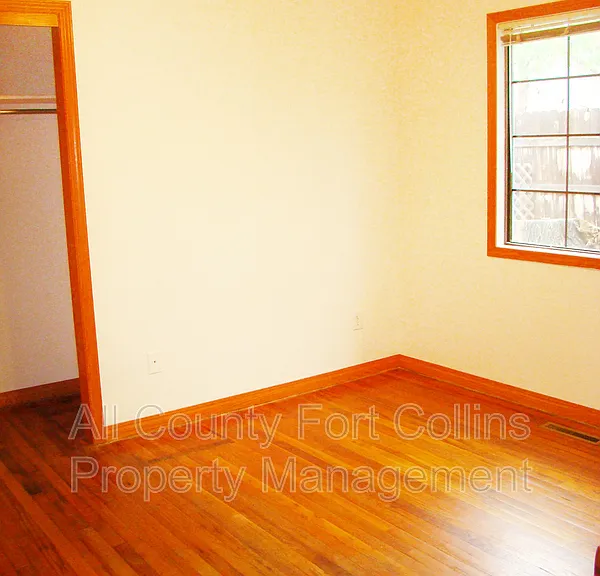 817 E Laurel St — Photo 9