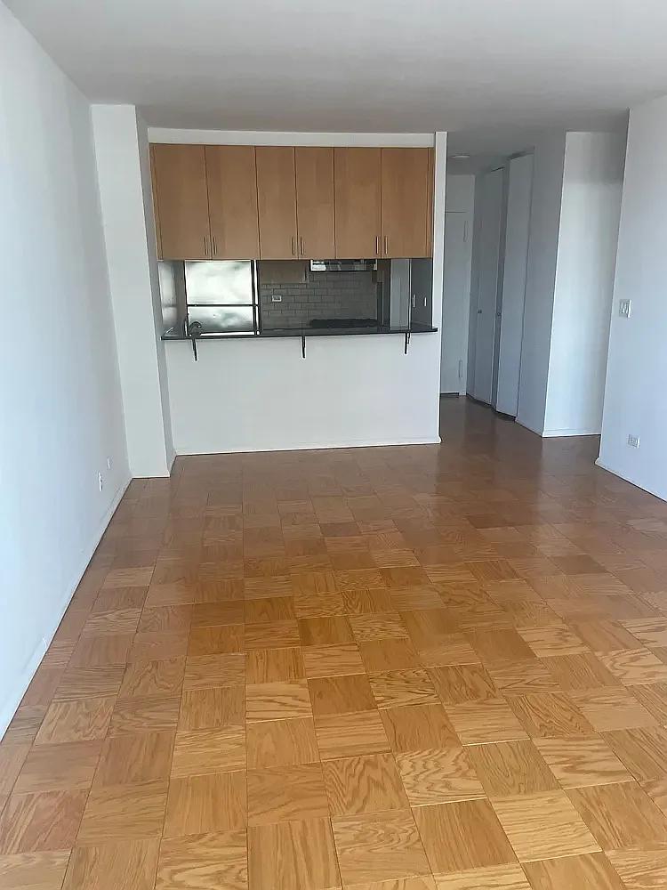 200 East 72nd Street — Photo 1