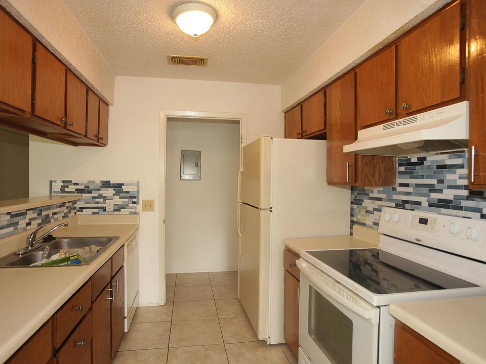 Kitchen backsplash