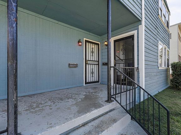 3rd image of 1072 N Evergreen St