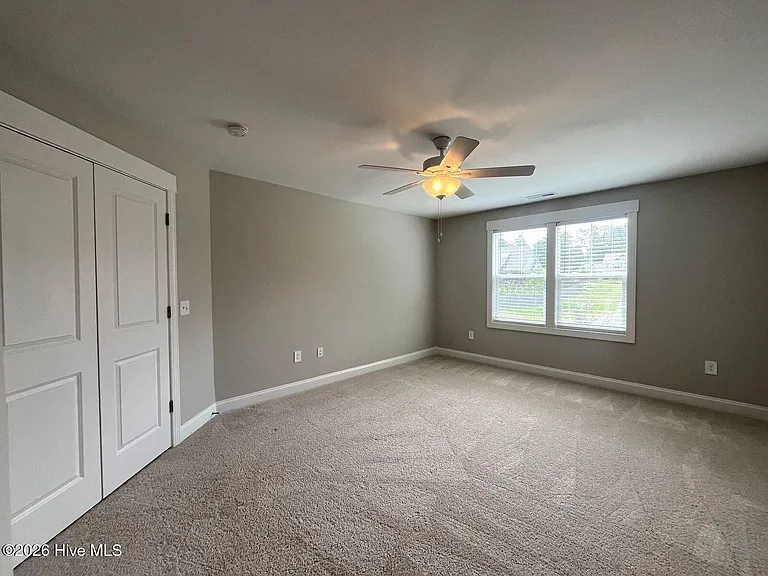 404 Endicott Ct — Photo 34