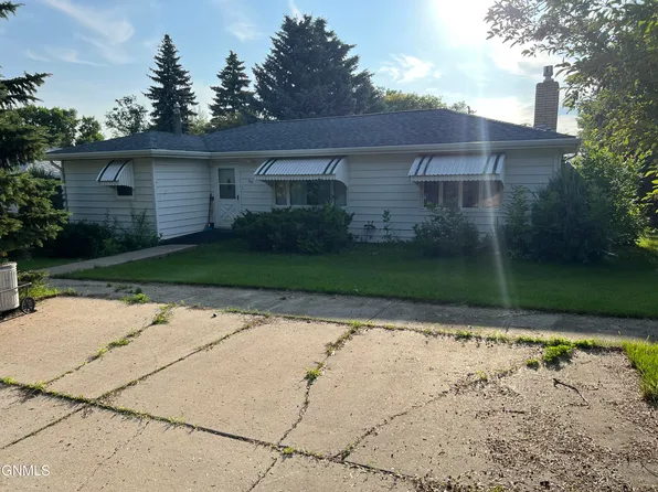 315 S 4th St, New Salem, ND 58563