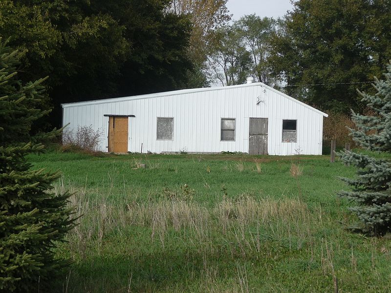 2nd image of 2660 330th St