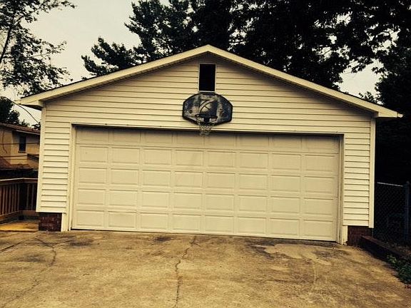 Exceptionally large detached garage & workshop
