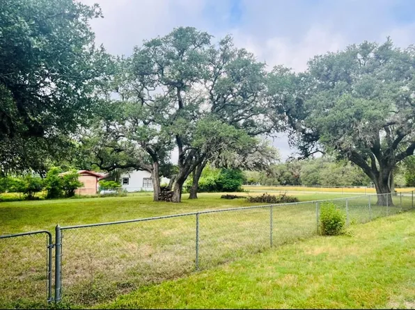 9th St, Blanco, TX 78606