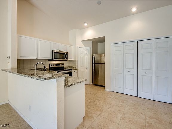 3rd image of 1215/1217 SE 8th Pl