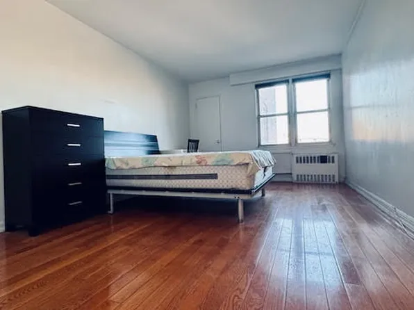 43-10 Kissena Boulevard image 7 of 12