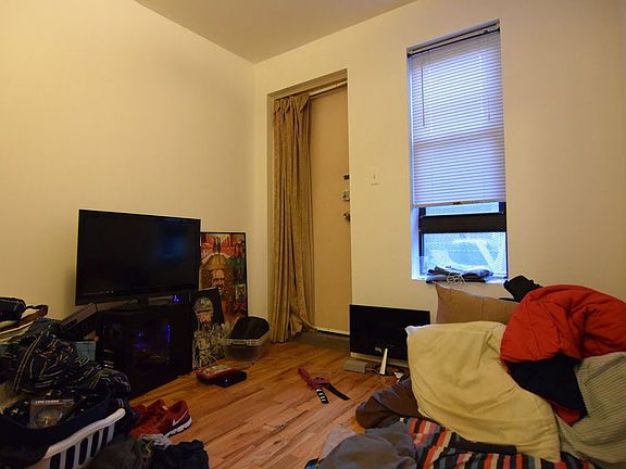 4th image of 116 Leonard St #1