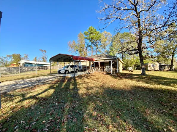 934 N Fm 356, Onalaska, TX 77360