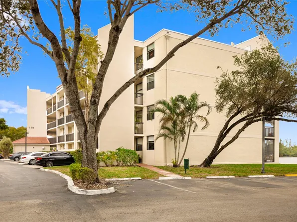 118 Lake Emerald Dr, Oakland Park, FL