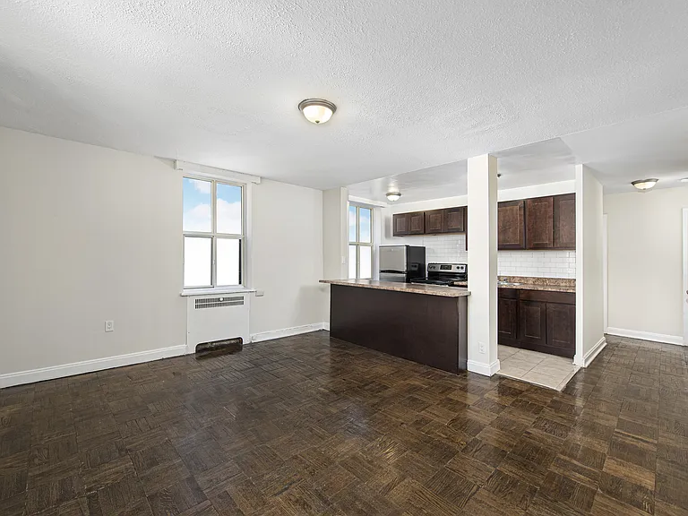 64 Saint Clair Ave W — Photo 4