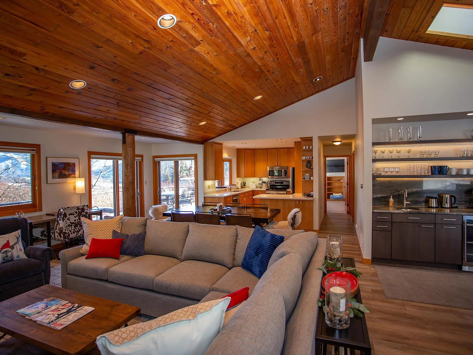 5 bed, 4.0 bath, 3177 sqft, $30,000 — Photo 4