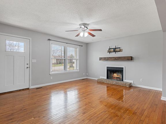 4th image of 744 Acorn Dr