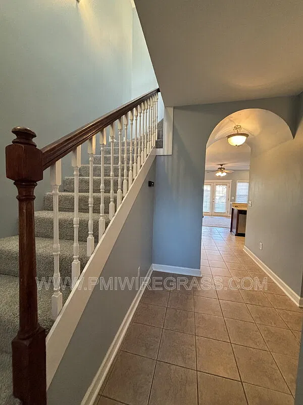3 bed, 2.5 bath, $1,600 — Photo 2