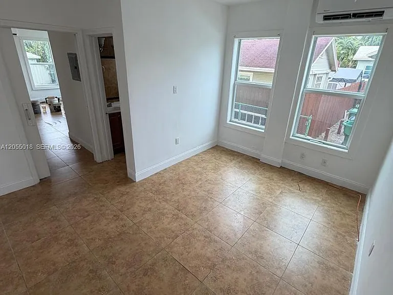 4152 SW 13th St #7 — Photo 8