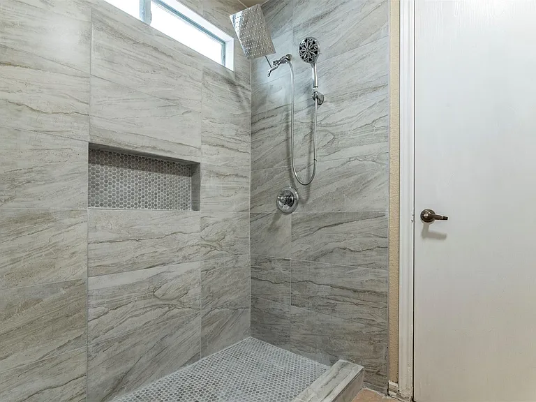 7106 Thannas Way — Photo 13
