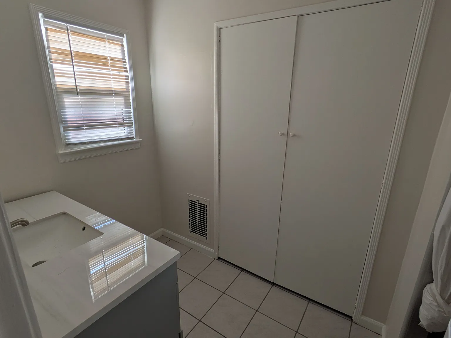 Studio, 250 sqft, $1,400 — Photo 3