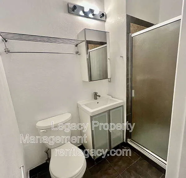 280 Markham Ave — Photo 8
