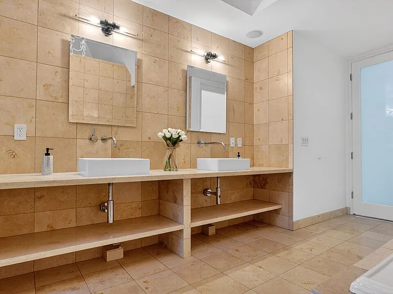 612 N Bedford Dr — Photo 22